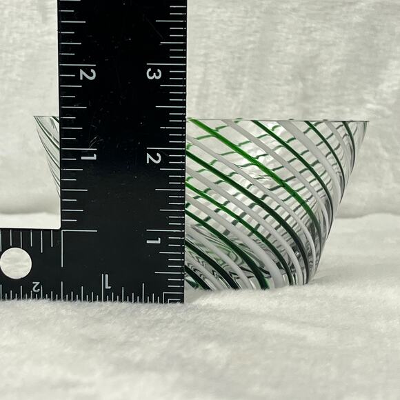 Eastern Hand Made Art Glass Bowl Green & White Swirl Ribbed Design 4.75"x2.5" - Picture 7 of 7
